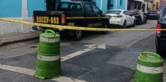 Agentes de la Policía Nacional Civil (PNC) implementaron varios cierres preventivos en distintos puntos de la ciudad. Foto: Amilcar Montejo