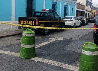 Agentes de la Policía Nacional Civil (PNC) implementaron varios cierres preventivos en distintos puntos de la ciudad. Foto: Amilcar Montejo