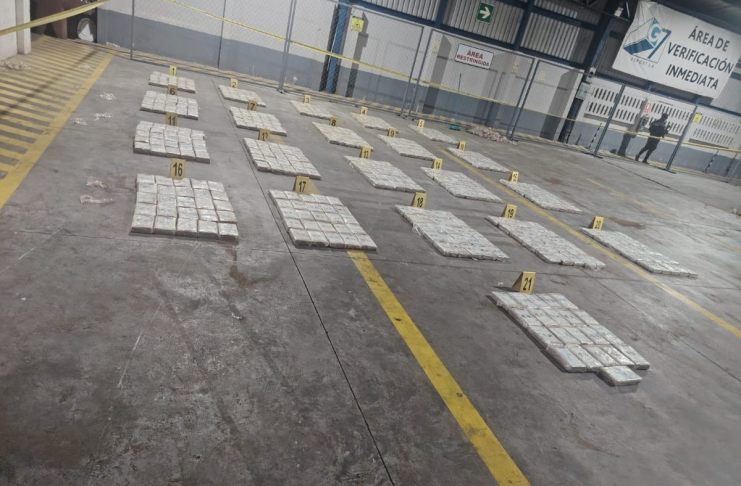 Más de Q190 millones de cocaína son incautados tras inspección de contenedores en Puerto Quetzal.