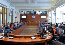 Consejo Permanente de la OEA llama a reunión para "considerar los acontecimientos en Venezuela".