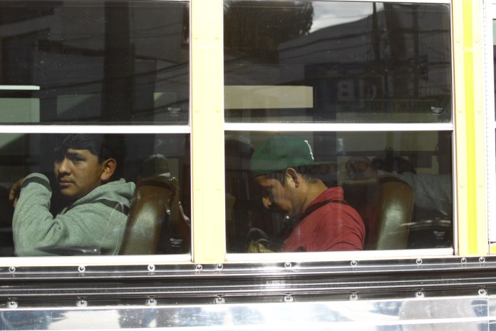 Archivo de migrantes guatemaltecos capturados por ICE. Foto La Hora: EFE