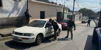La Policía Nacional Civil (PNC) localizó un vehículo robado, vinculado a ataques armados contra agentes uniformados. Foto La Hora: PNC