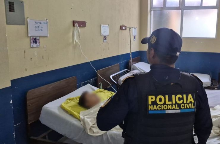 Delincuente que resultó herido tras un enfrentamiento armado contra las autoridades en Sansare. Foto La Hora: PNC