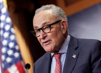 El líder de la minoría demócrata en el Senado, Chuck Schumer, en una fotografía de archivo. EFE/WILL OLIVER