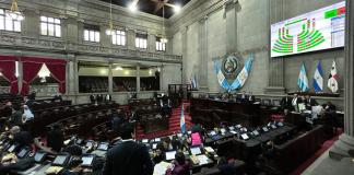 Aunque la plenaria empezó con quorum reducido, la asistencia de los diputados llegó a más de 130. Foto: La Hora / José Orozco