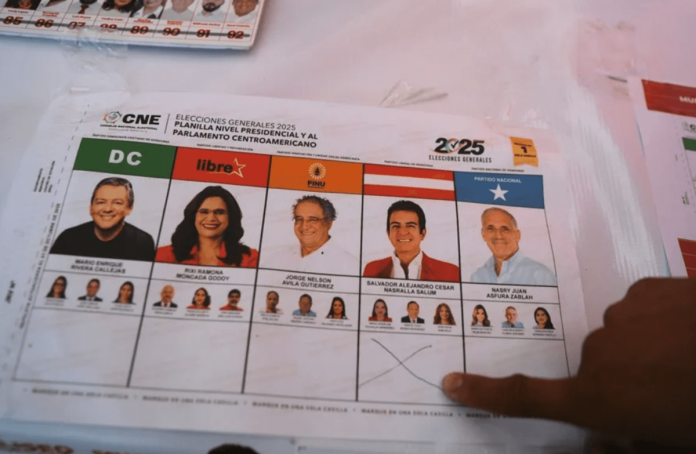 Por medio de un comunicado conjunto, Guatemala se unió al grupo de países latinoamericanos que piden a Honduras el respeto del proceso electoral. Foto La Hora: EFE