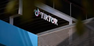 Fotografía de archivo en donde se ve el logo de TikTok. EFE/ALLISON DINNER