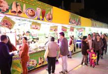 De domingo a jueves, los puestos de venta atienden de 10:00 a. m. hasta las 22:00 horas, y el viernes y sábado, de 10:00 a. m. hasta las 23:00 p. m. Foto La Hora: municipalidad de Guatemala
