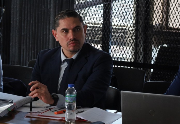 Suspensión del traslado de reos a juzgados provoca el aplazamiento del juicio contra el ex viceminsitro, Carlos García Rubio. Foto La Hora: Daniel Ramírez