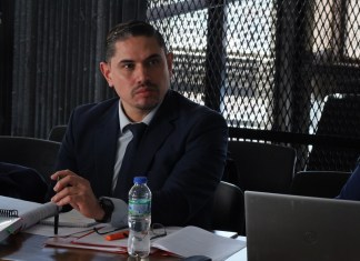 Suspensión del traslado de reos a juzgados provoca el aplazamiento del juicio contra el ex viceminsitro, Carlos García Rubio. Foto La Hora: Daniel Ramírez