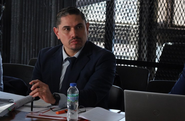 Suspensión del traslado de reos a juzgados provoca el aplazamiento del juicio contra el ex viceminsitro, Carlos García Rubio. Foto La Hora: Daniel Ramírez