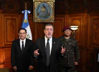 El gobierno de Bernardo Arévalo decretó duelo nacional por la muerte de agentes de la PNC. Foto: Gobierno de Guatemala.