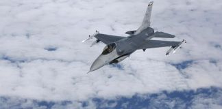 La Administración Federal de Aviación de EU emitió una alerta para que aerolíneas estadounidenses extremen precauciones al operar sobre México y zonas del Pacífico. Foto La Hora: EFE