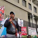 El exvicepresidente de los 48 Cantones se encontraba en su puesto de venta en Patzicía, Chimaltenango, cuando fue capturado. Foto La Hora: captura de pantalla Aj Ralch'och' Noticias