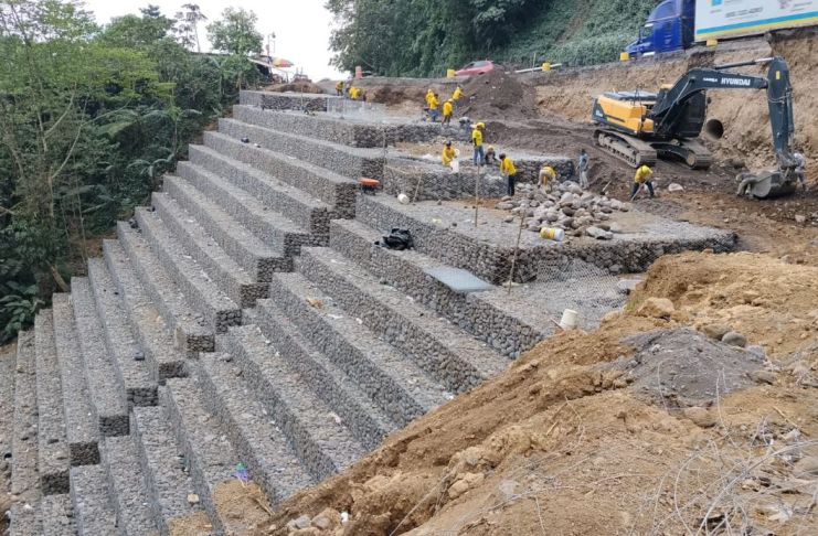 De acuerdo con el CIV, los trabajos de reconstrucción en el kilómetro 194 de la ruta Cita Zarco avanza en un 80 por ciento. Foto La Hora: CIV