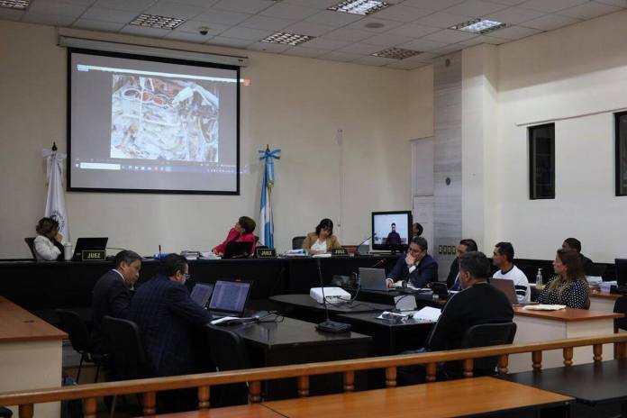 El Tribunal de Mayor Riesgo B escuchó a peritos y testigos dentro del caso Litzy Cordón, entre estos, al exnovio de la víctima. Foto La Hora: Daniel Ramírez