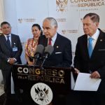 El magistrado René Girón explica la importancia de incluir la doctrina legal en el Código Procesal Penal. Foto: La Hora / José Orozco