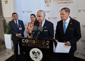 El magistrado René Girón explica la importancia de incluir la doctrina legal en el Código Procesal Penal. Foto: La Hora / José Orozco