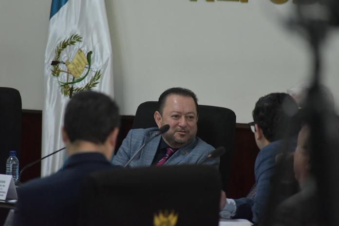El rector de la USAC, Walter Mazariegos, respondió a las acusaciones de fraude y la elección de magistrados de la CC.