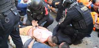 Fuerzas Especiales de la PNC neutralizan a pandilleros en los motines en cárceles. Foto: Ministerio de Gobernación