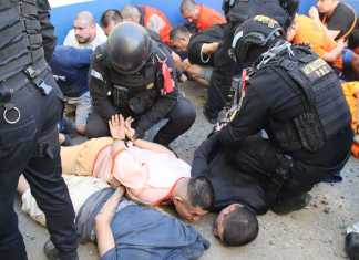 Fuerzas Especiales de la PNC neutralizan a pandilleros en los motines en cárceles. Foto: Ministerio de Gobernación