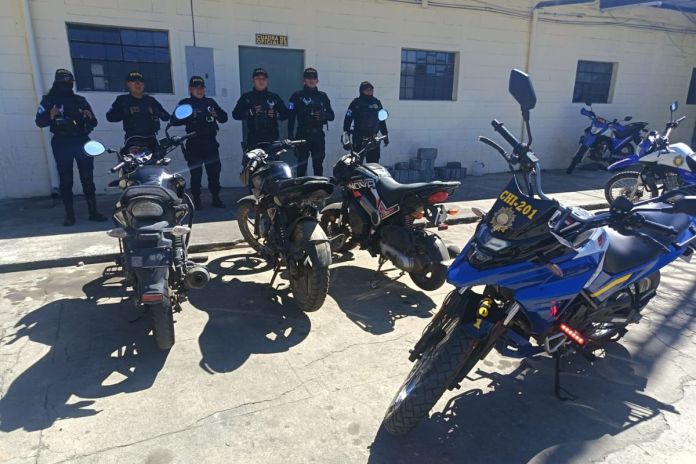 Motocicletas consignadas por circular sin placas en Chimaltenango. Foto La Hora: PNC