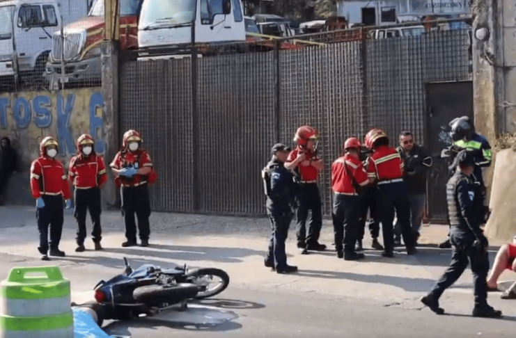 Adolescente de 17 años falleció tras sufrir una caída en moto en el Km. 6, zona 18. ​ Foto: Bomberos Municipales