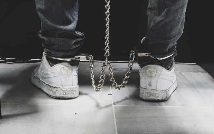 Tras la vigencia de la Ley Antipandillas, estos son los nuevos aspectos que deben tomar en cuenta los jueces al procesar mareros. Foto: La Hora