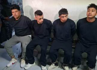 «Estábamos matando puercos», la fría descripción que hacen pandilleros capturados sobre ataques a policías Pandilleros vinculados a ataques a la PNC esperan ser procesados ante el Juzgado de Turno donde se les acusa de asesinato. Foto: La Hora