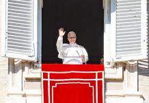 El papa León XIV condenó los ataques contra infraestructuras energéticas en Ucrania y pidió el fin de la violencia tras el rezo del Ángelus en el Vaticano.