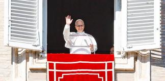 El papa León XIV condenó los ataques contra infraestructuras energéticas en Ucrania y pidió el fin de la violencia tras el rezo del Ángelus en el Vaticano.