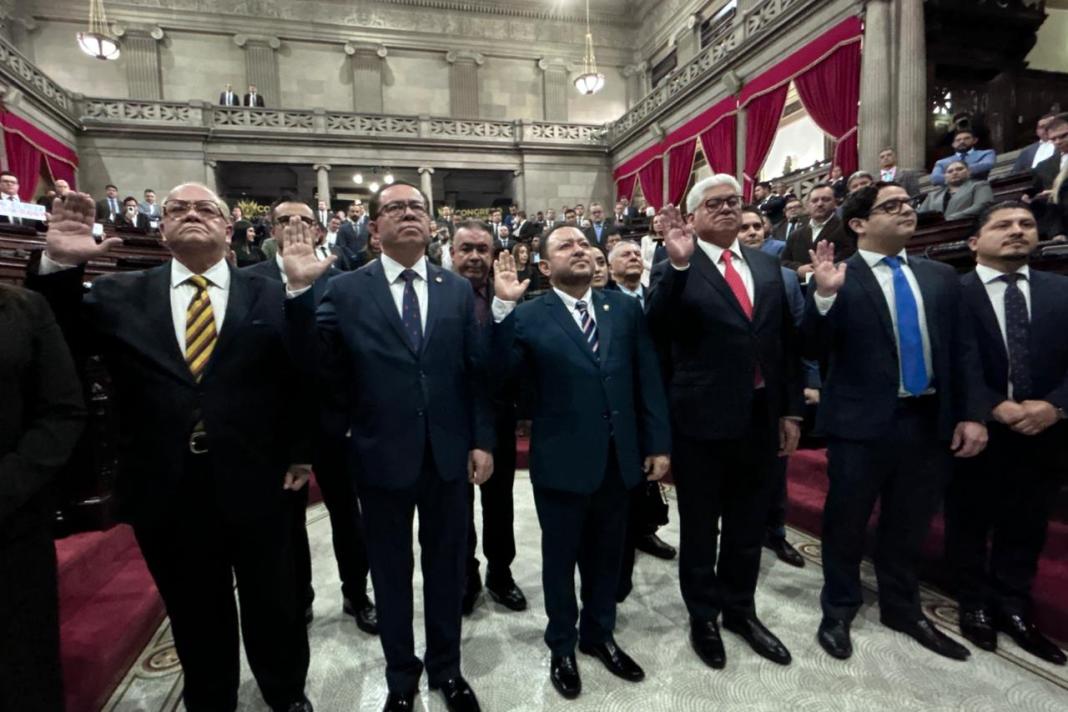 Los comisionados de la postuladora para magistrados del TSE juramentan en el Congreso el 19 de enero. Foto: La Hora / José Orozco
