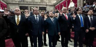 Los comisionados de la postuladora para magistrados del TSE juramentan en el Congreso el 19 de enero. Foto: La Hora / José Orozco