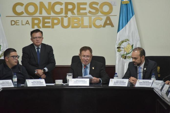 Los jefes de bloque acordaron una plenaria para que los diputados juramenten a la comisión de postulación para magistrados del TSE. Foto: La Hora / José Orozco