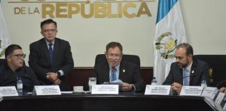 Los jefes de bloque acordaron una plenaria para que los diputados juramenten a la comisión de postulación para magistrados del TSE. Foto: La Hora / José Orozco