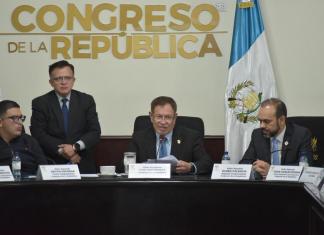 Los jefes de bloque acordaron una plenaria para que los diputados juramenten a la comisión de postulación para magistrados del TSE. Foto: La Hora / José Orozco