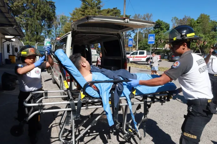 quemado san raymundo (1) Hombre sufre quemaduras tras explosión en una fábrica de fuegos pirotécnicos ubicada en la Aldea Pamoca, jurisdicción del municipio de San Raymundo.