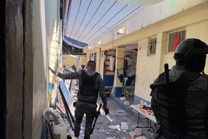 Reos en Renovación I siguen en custodia dentro de espacios no afectados por amotinamiento.