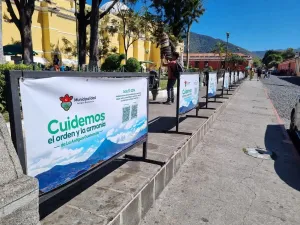 Municipalidad de Antigua Guatemala retira ventas de comida del atrio de iglesia La Merced