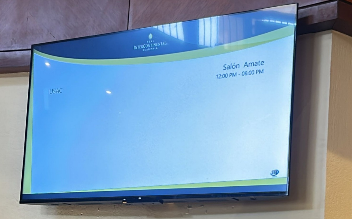 La reunión del CSU se llevó a cabo a puerta cerrada y solo los allegados a Walter Mazariegos participaron de forma presencial. 