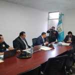 El viceministro de Transportes, Fernando Suriano, y el jefe de la Dirección General de Transportes, abordan las propuestas de sanciones por incumplir con la documentación para circular. Foto: La Hora