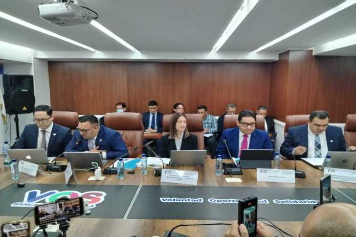 El Viceministerio de Transporte continúa el proceso para la implementación de limitadores de velocidad en transporte público. Foto: La Hora