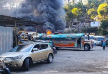 Incendio en predio de buses genera emergencia en Santa Catarina Pinula Bomberos Voluntarios trabajan para sofocar un incendio que habría afectado a varios buses, en un sector de Piedra Parada.