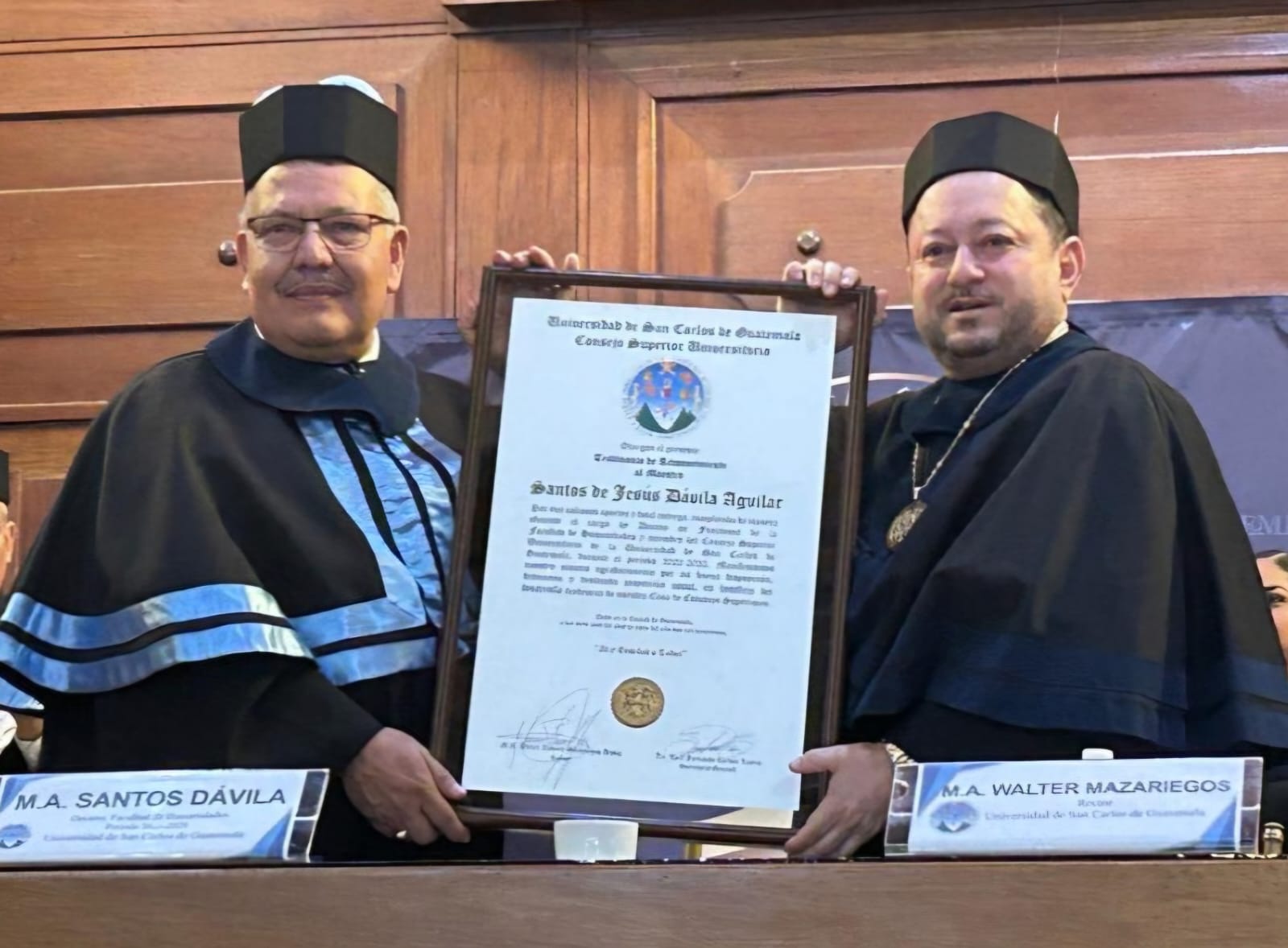 Después de tres años de dirigir la Facultad de Humanidades de manera interina, en julio de 2025, Santos Dávila fue oficializado en el puesto por un período de cuatro años, en un acto en el que participó Walter Mazariegos.