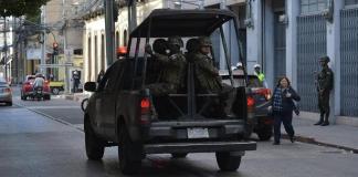 Soldados brindan seguridad en uno de los ingresos al Congreso de la República. Foto: La Hora / José Orozco