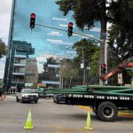 Personal de la Municipalidad de Guatemala avanza en los trabajos de instalación de semáforos inteligentes. Foto: La Hora/ MuniGuate