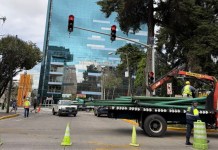 Personal de la Municipalidad de Guatemala avanza en los trabajos de instalación de semáforos inteligentes. Foto: La Hora/ MuniGuate