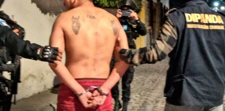 El detenido es acusado por vecinos de El Hato, de ser sicario y pandillero. Foto: PNC