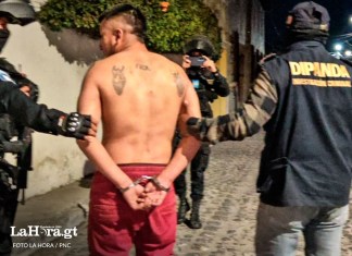 El detenido es acusado por vecinos de El Hato, de ser sicario y pandillero. Foto: PNC