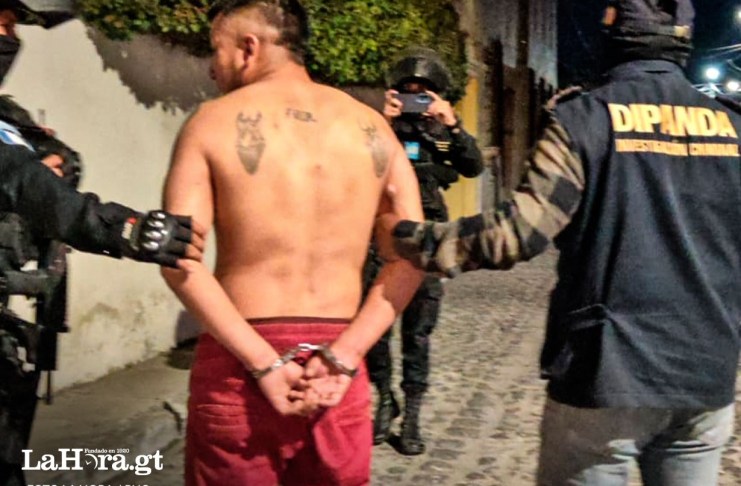 El detenido es acusado por vecinos de El Hato, de ser sicario y pandillero. Foto: PNC